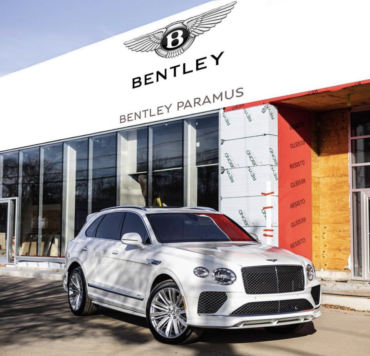 BaldacciSzn's tweet photo. Bentley Bentayga 🥶
Rolls Royce Cullinan🥷🏾
Lamborghini Aventador👩🏽‍🚀

Davido’s Garage is pure luxury💯 https://t.co/LGINqoH9tJ
