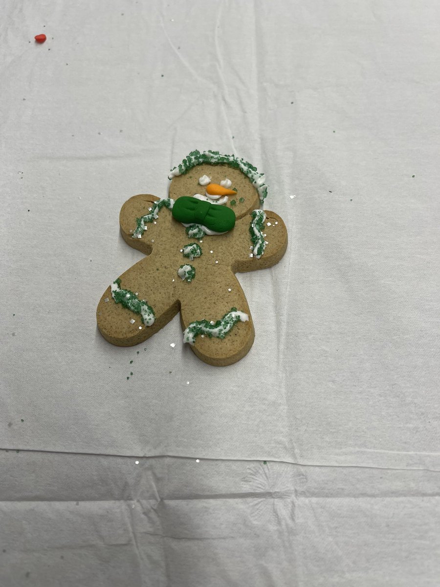 HowardMA20's tweet photo. Happy Holidays from Howard High School of Technology 🎁 https://t.co/puM4Xbc8sA