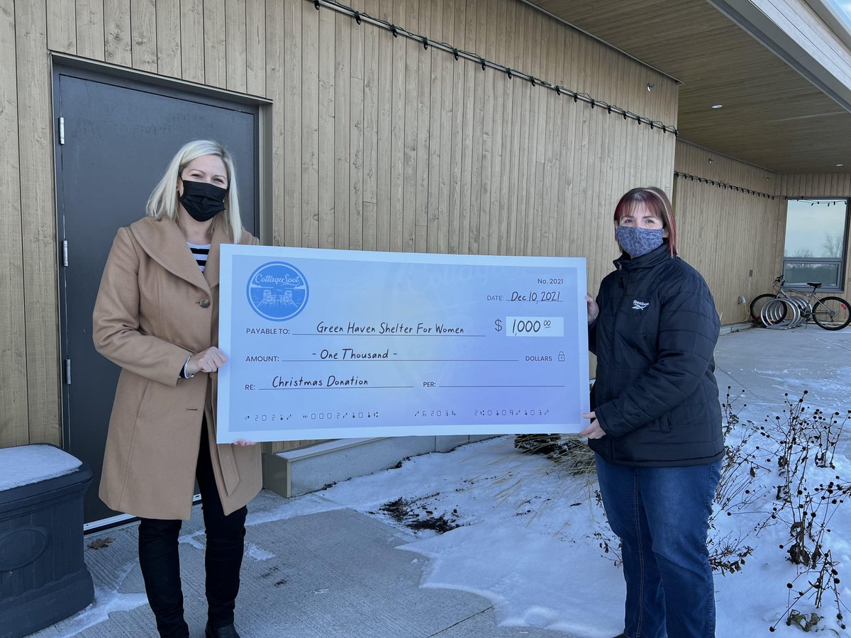 cottagespot's tweet photo. Earlier today, we visited the @Greenhaven91 for Women and donated $1,000 to their impactful organization! Thank you for everything you do for the community and for protecting women's rights!

Green Haven: https://t.co/3WM1qJ8f1N
--
#SimcoeCounty #GreenHaven #CottageSpot https://t.co/hDsYyc2MlB