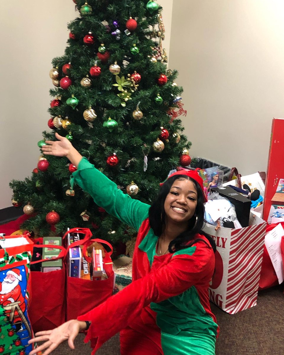 CRI_IncCT's tweet photo. We are so excited to share the holiday joy with #MilnerMiddleSchool, Horace Bushnell Senior Center and community First School - Over 500 toys were provided from #toys4tots!

Major thank you to everyone especially our Work Ready Team for all their hard work! ❤️ https://t.co/5Sizuy6aig