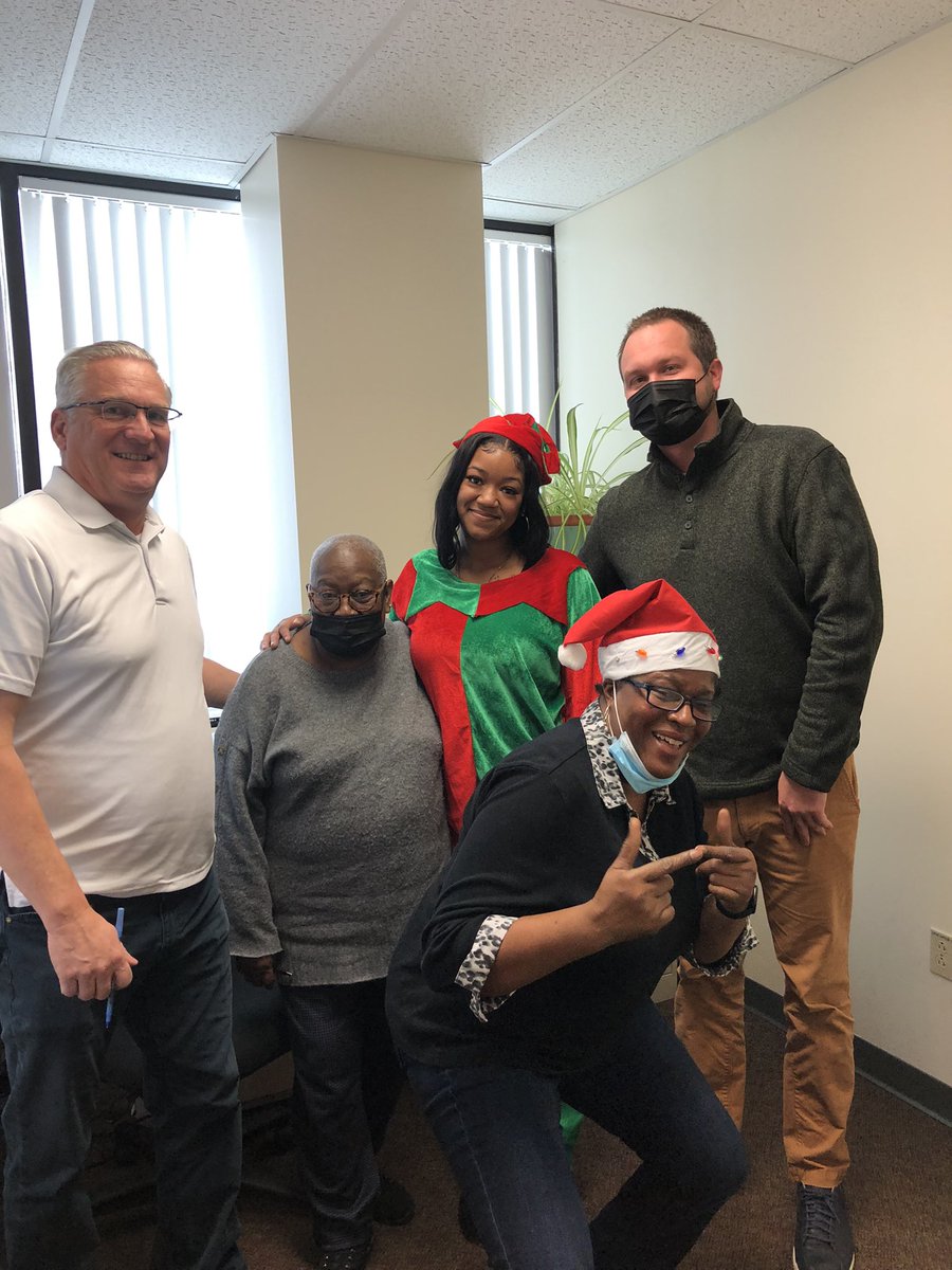 CRI_IncCT's tweet photo. We are so excited to share the holiday joy with #MilnerMiddleSchool, Horace Bushnell Senior Center and community First School - Over 500 toys were provided from #toys4tots!

Major thank you to everyone especially our Work Ready Team for all their hard work! ❤️ https://t.co/5Sizuy6aig