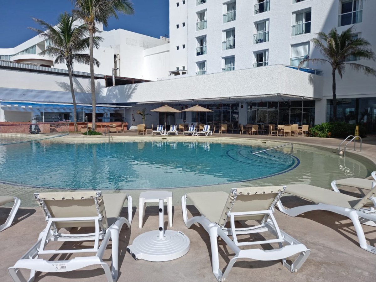 SunsetCancun's tweet image. You need sunscreen for winter in paradise.
#SunsetWorldIsBack