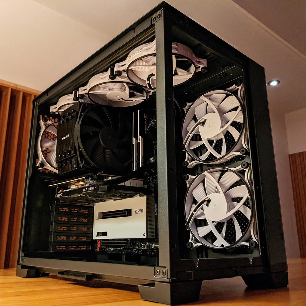 Build complete!! Computers count as music gear right?? 😂

Most of your probably don't know this but I've been building computers for 20 years now. So thought I'd a do little fun little white on black no lights hackintosh build for the studio.

We wen… instagr.am/p/CXwLmgmLr_b/