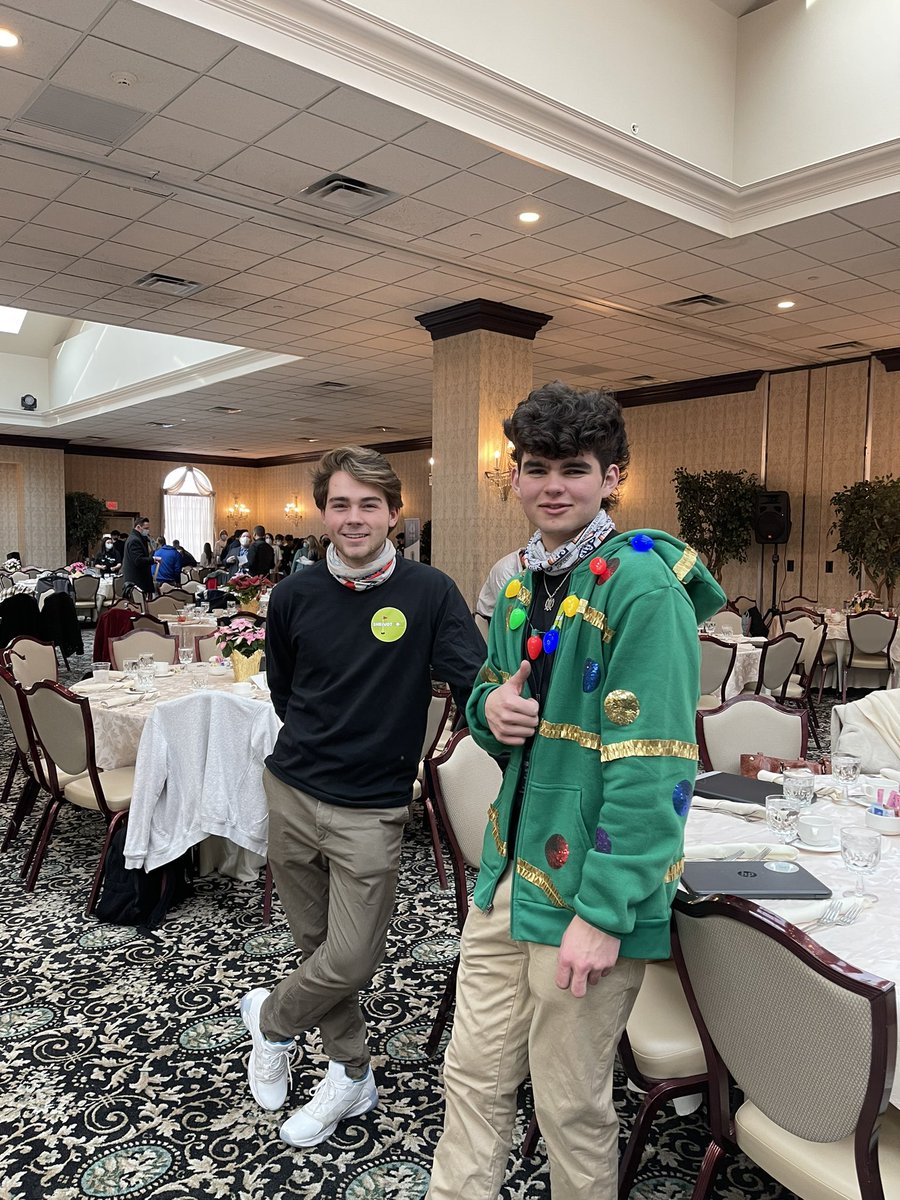 MHSBusiness1's tweet photo. Virtual enterprise class attending the east end networking trade show #shrivotgolfinc #veinternational https://t.co/aDiDj1GIW6
