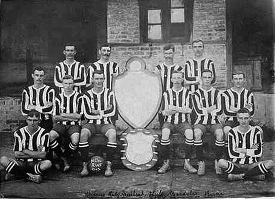 RWFMuseum's tweet photo. This week's #MuseumCollectionChallenge is #12DaysofChristmas.
@RW_Museum @FiringL
On the 12th day of Christmas my true love sent to me
12 Fusiliers football team (Burma 1909) https://t.co/HXx00pi2N4