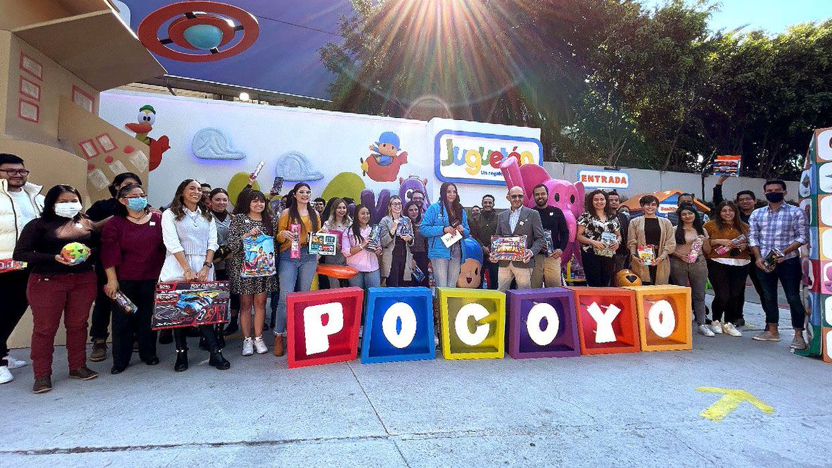 gruposalinas's tweet photo. Para el equipo de @Azteca, siempre es un gusto unirse al @JuguetonAzteca y este año no fue la excepción. 🤩
Con mucho entusiasmo y alegría, se sumaron a esta importante colecta para hacer sonreír a las niñas y niños de nuestro país este 6 de enero.
#HagamosSonreíraMéxico https://t.co/vAFHoXCUg7