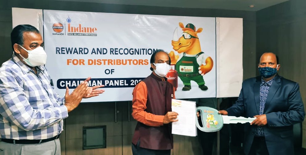 IOCL_ODISHA's tweet photo. Reward and Recognition.. 

Chairman Panel Distributors of Odisha..

Sri Subhajit Ghosh CGM and State Head felicitating the Indane Distributors for their remarkable achievements … https://t.co/EAPKoQA5Zd