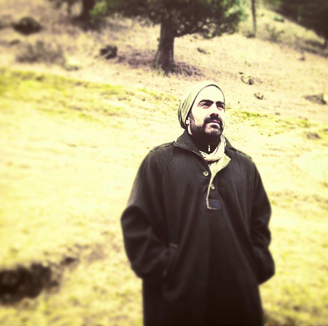 SheikhMaroofF's tweet photo. A Pheran can always carry our tradition effortlessly.
#worldpheranday #kashmirwinters https://t.co/KpAZXQgRfe