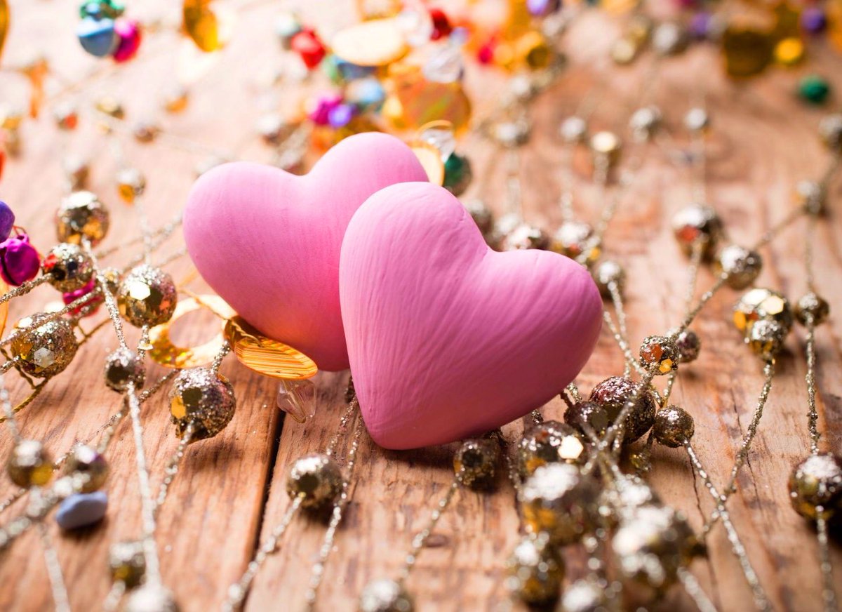 أُدين بالحُب والدُعاء للذين لم يغادروا أكتافي حينما هزّتها الرياح