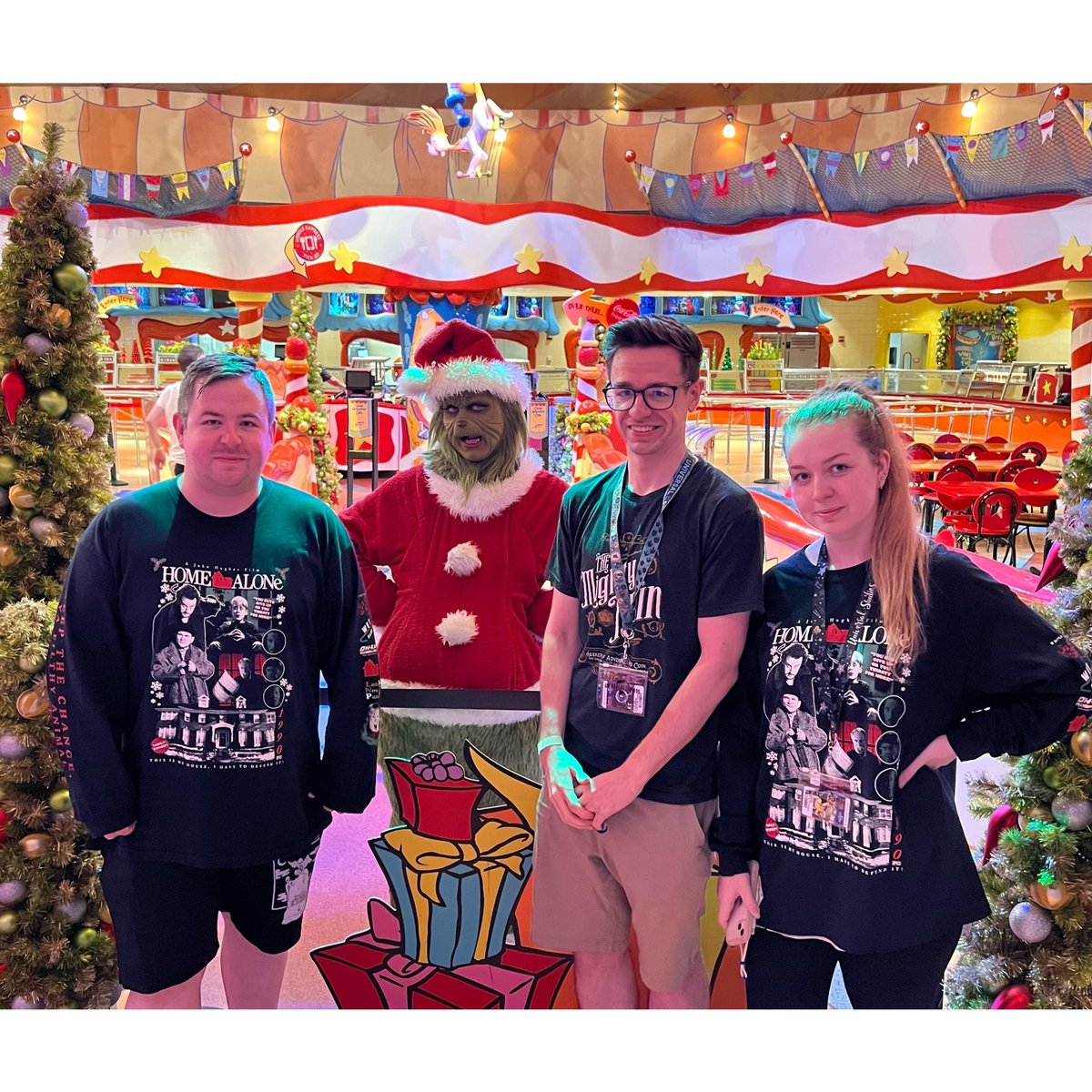 Excellent_Advs's tweet image. Back at home after two weeks in Orlando with the siblings ✈️ Nice to be back over there, albeit a very different feeling trip with the ever evolving C19 situation!

It was lovely to see @Ashley_Emma13 &amp;amp; @JoeanddonnaVlog and co. out there, again!

Velocicoaster was incredible 👌🏻