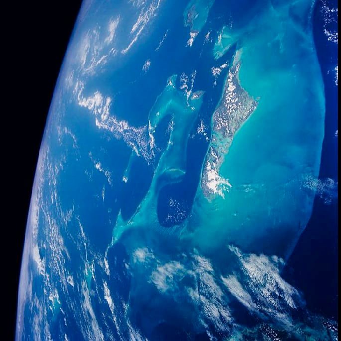 ineed__spacee's tweet image. Bahamas from the @Space_Station 🌎