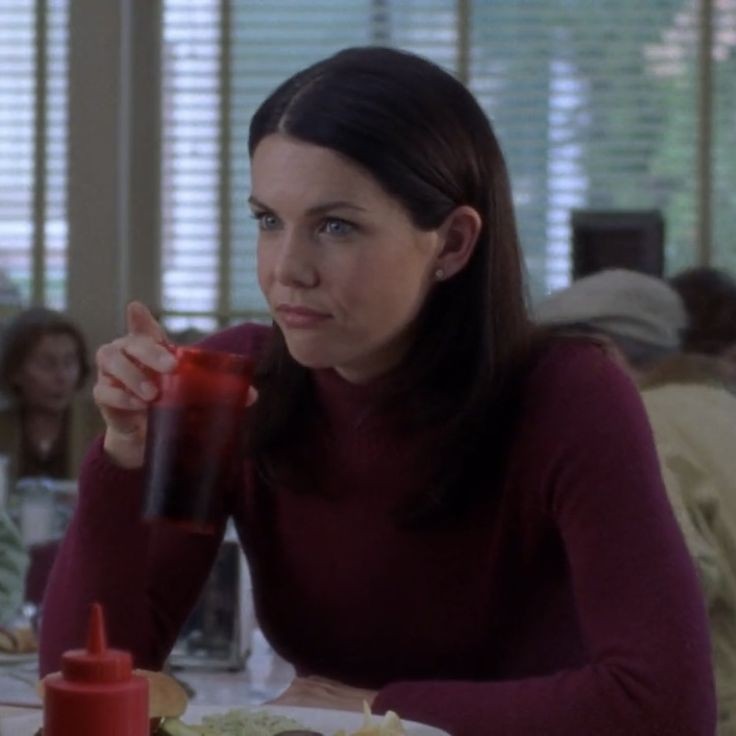miswift0's tweet image. Lorelai Gilmore style 
#gilmoregirls #lorelaigilmore