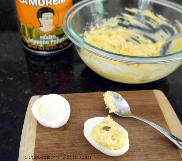 Deviled Eggs are a perfect low carb side dish for your Christmas Meal!
You can find the recipe by @stepawayfromthecarbs here: bit.ly/LMDeviledEggs
#VivaLaMorena