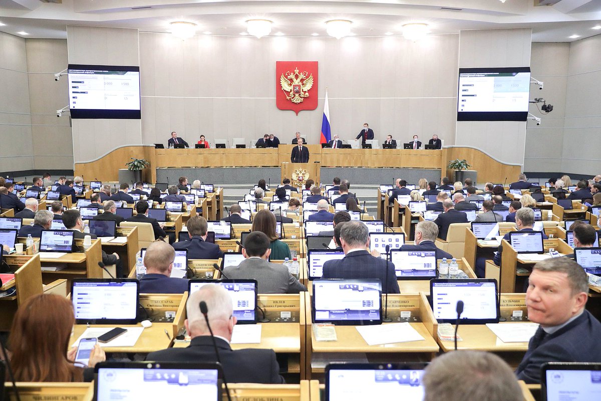 По словам министра промышленности и торговли РФ Дениса Мантурова, российская промышленность уверенно отвечает на экономические вызовы пандемии. Однако актуальным остается вопрос снабжения больниц медицинским кислородом. Этот вопрос находится на особом контроле Правительства и ГД.