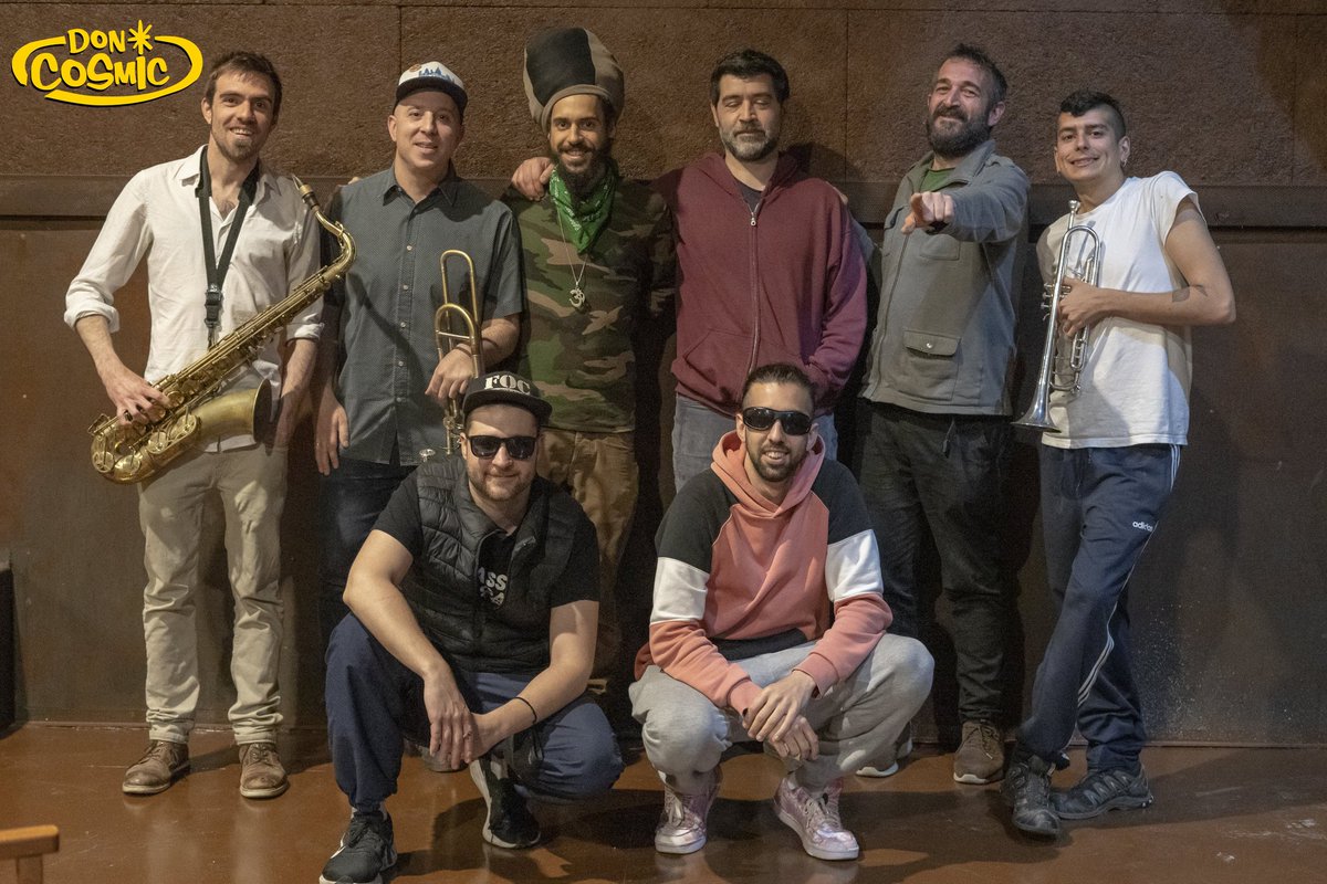 Terminamos un año complicado de asimilar, con todos los altibajos que hemos tenido que vivir.
Pero este próximo año, volvemos con muchas sorpresas que os queremos dar.
Nuestros mejores deseos para esta entrada de año, llena de música y amor.
Feliz Navidad y Prospero año nuevo.