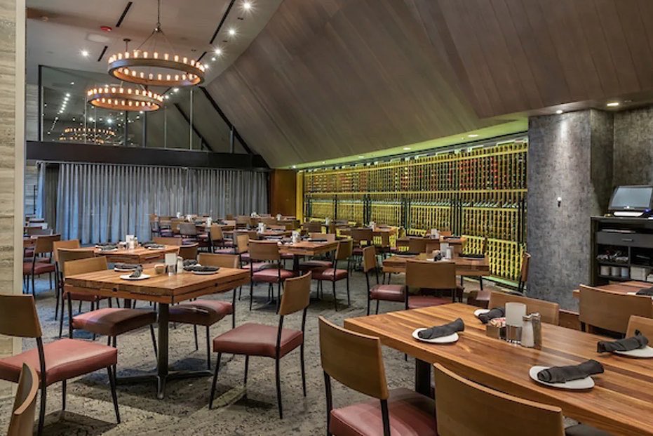 Look ahead 👀 Reserve a table for new years eve at one of your favorite Oak Street Cuisines! #tastytuesday 

1️⃣ <a href="/lecolonialchi/">Le Colonial Chicago</a> 
2️⃣ Coopers Hawk