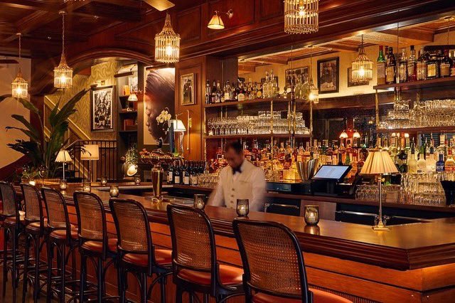 onlyonOakStreet's tweet photo. Look ahead 👀 Reserve a table for new years eve at one of your favorite Oak Street Cuisines! #tastytuesday 

1️⃣ @lecolonialchi 
2️⃣ Coopers Hawk https://t.co/7Z3AwHjtUb