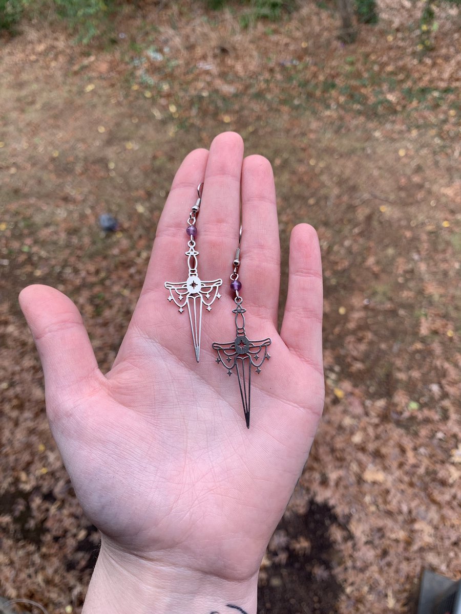 driedoranges's tweet photo. daggers!!! silver pair has amethyst stones and the gold pair has jade :) available now!

https://t.co/hjG3YboM5K https://t.co/w10PyJHPfE