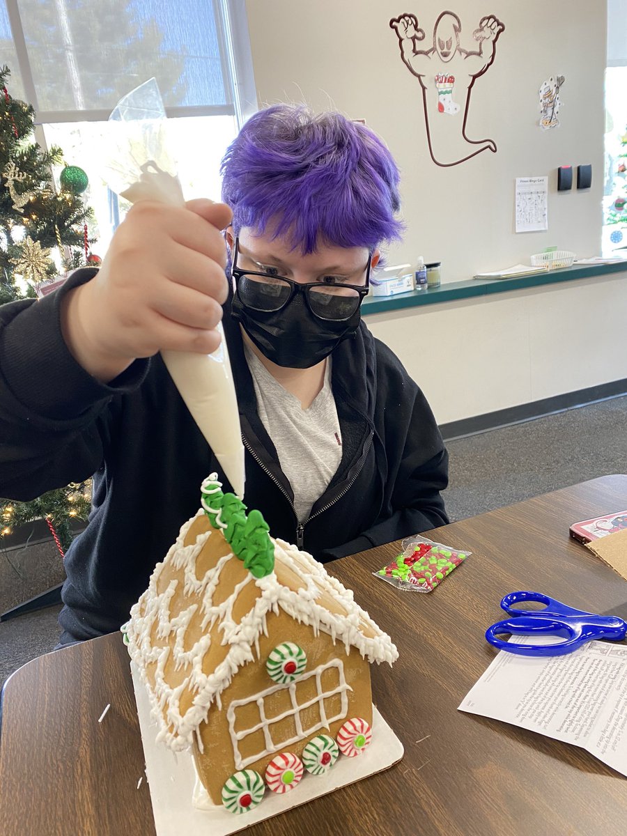 IVC321LC's tweet photo. Gingerbread house time at the LC! https://t.co/5VgEjJeJM9
