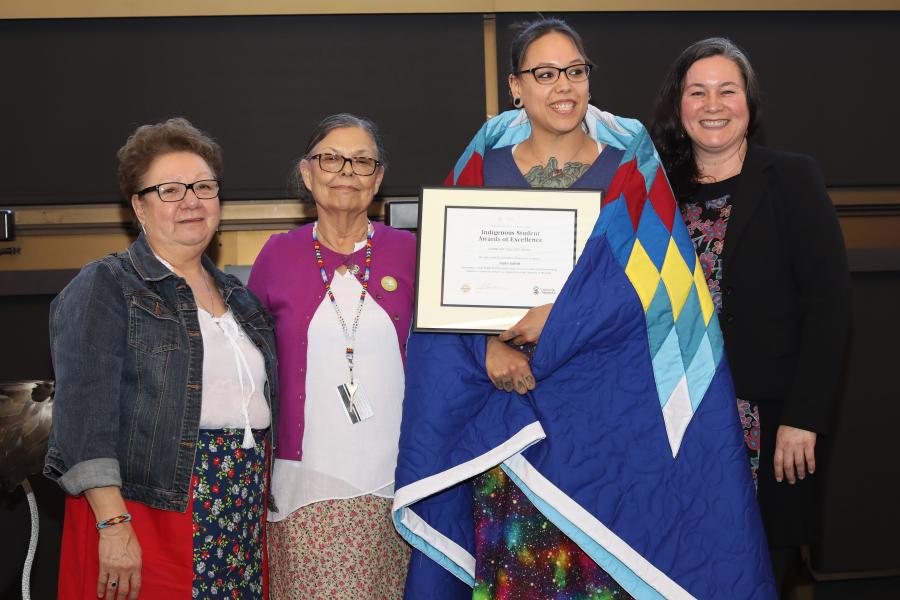 The Indigenous Awards of Excellence recognize Indigenous students, faculty and support staff who go above and beyond to make the University of Manitoba an inclusive and supportive learning environment.

Nominations are now open.

#UMIndigenous #uManitoba bit.ly/3nsEhAa