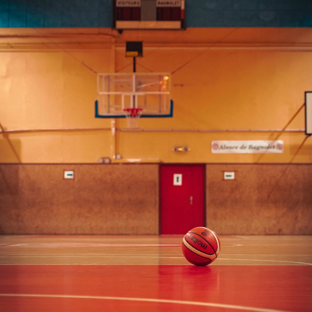 Plus d'une siècle d'existence et toujours la même passion ... 🏀

🎂 Aujourd'hui, notre pratique célèbre son 130ème anniversaire, celui du premier match officiel organisé par James Naismith.

Bon Anniversaire #Basketball ! 🙌