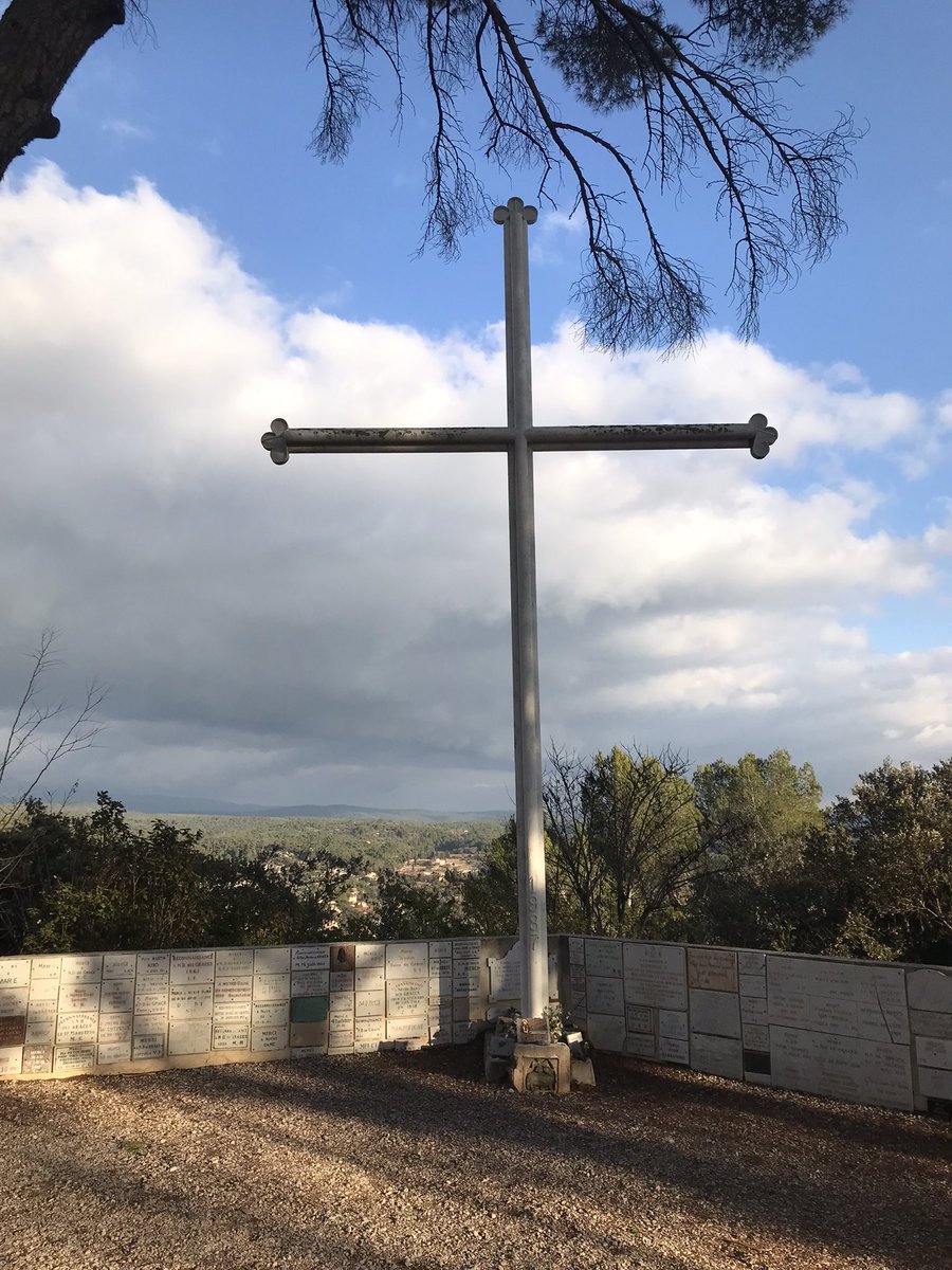 FabienMalavaud's tweet image. En visite à #Cotignac dans le #Var.
C’est ici que la Ste Vierge est apparue pour donner à Louis XIII un fils : Louis XIV. Depuis, les couples qui peinent à avoir un enfant, viennent se recueillir ici, bcp de naissances ont suivi.
#patrimoine #histoire @Eglisecatho @DioceseToulon