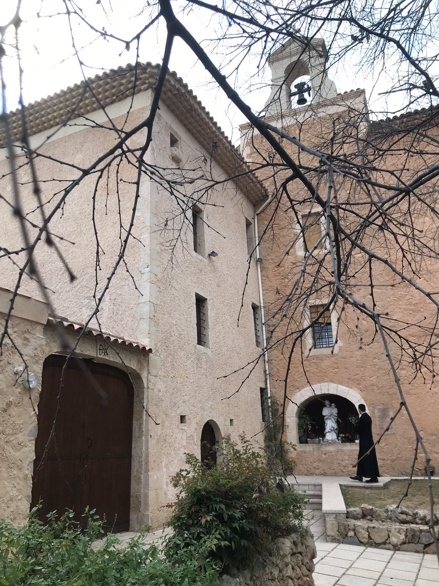 FabienMalavaud's tweet image. En visite à #Cotignac dans le #Var.
C’est ici que la Ste Vierge est apparue pour donner à Louis XIII un fils : Louis XIV. Depuis, les couples qui peinent à avoir un enfant, viennent se recueillir ici, bcp de naissances ont suivi.
#patrimoine #histoire @Eglisecatho @DioceseToulon