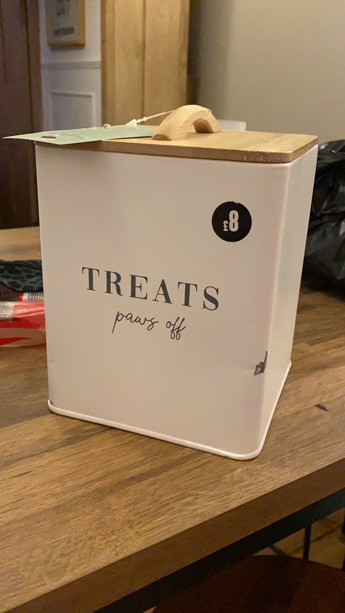 Philnut's tweet photo. @Matalan Hello, collected my order today and it’s been bashed and chipped. Don’t have time to get back to store to return and collect another, are you able to send a replacement or issue a refund? Thank you! https://t.co/fOUUnlCNnD