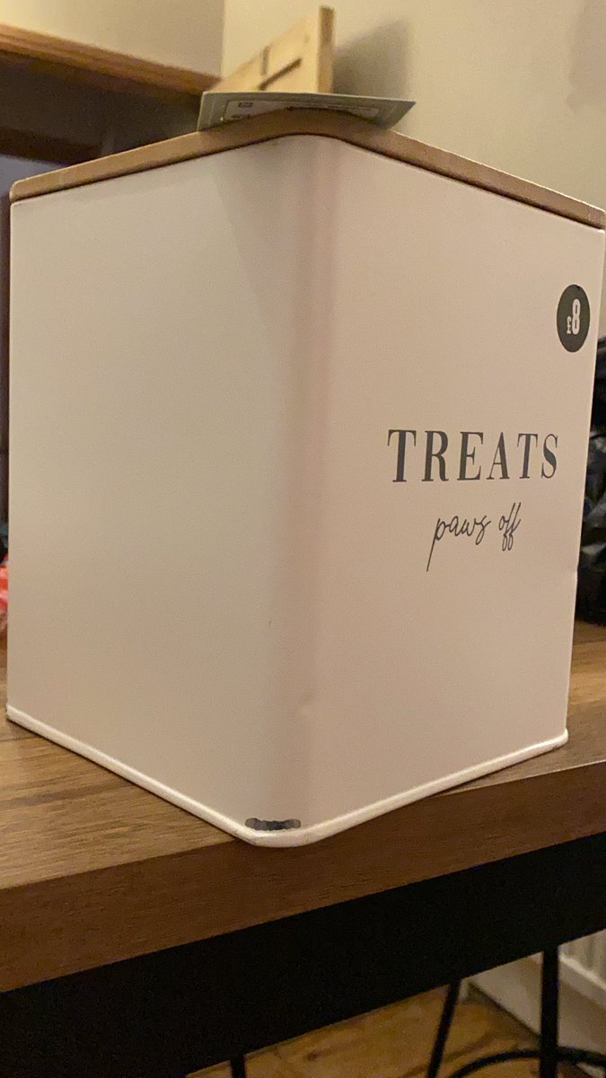 Philnut's tweet photo. @Matalan Hello, collected my order today and it’s been bashed and chipped. Don’t have time to get back to store to return and collect another, are you able to send a replacement or issue a refund? Thank you! https://t.co/fOUUnlCNnD