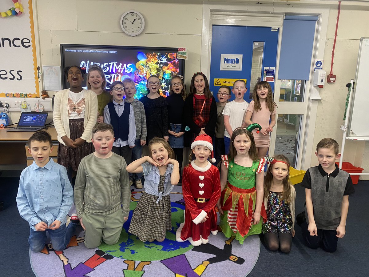 MissCalderKPS's tweet photo. We all had so much fun at our Christmas party this afternoon 🎅🏻🎄💚💛  @KnightsridgePr1 https://t.co/yJpG6WHEkF