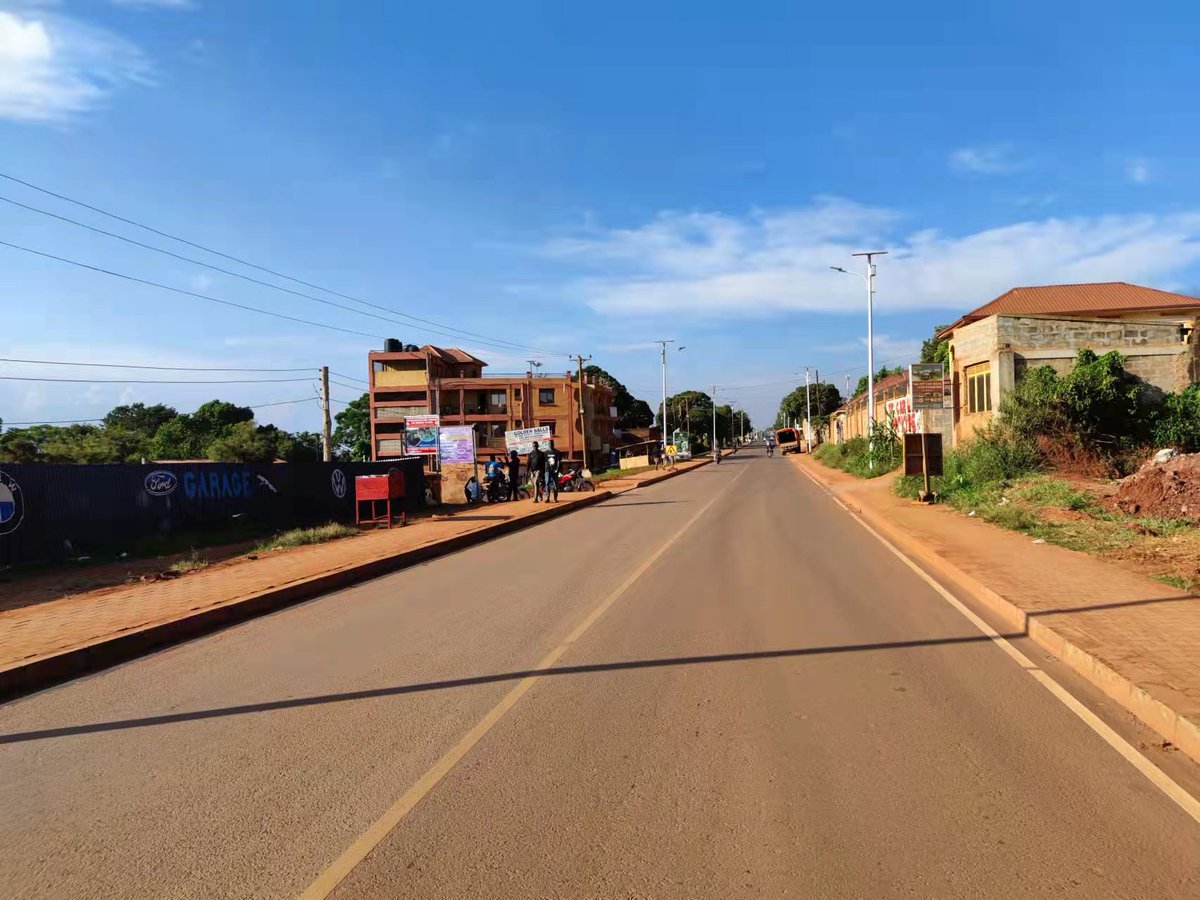CSCEC_ES1201's tweet image. On December 20, the Upgrading to Paved Standards of Kabuusu-Bunamwaya-Lweza Road Project in #Uganda undertaken by #CSCEC was successfully delivered. 👏