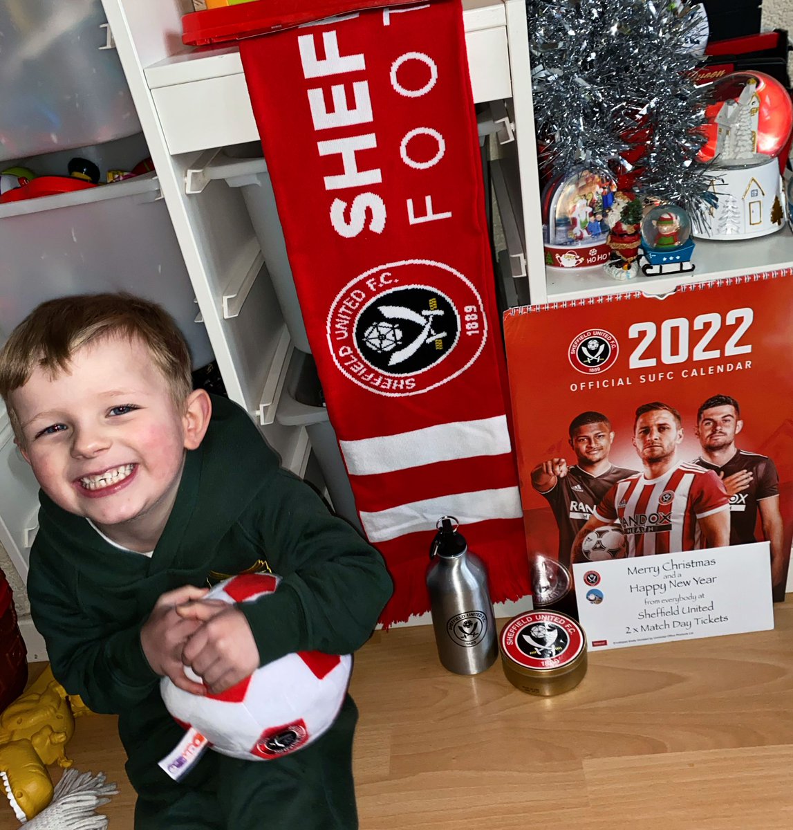 supernose69's tweet photo. Shout out @supportdogsuk and @SheffieldUnited  for hooking little leo up with some goodies after his 10 mile walk for Support Dogs on their santa paws walk 😍😍 https://t.co/AUWrOQU3bf