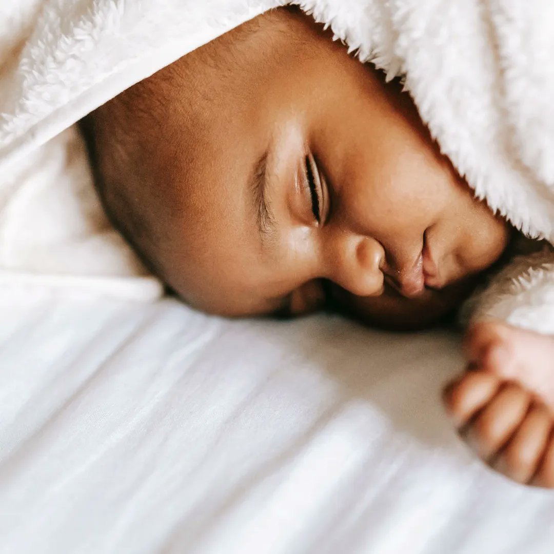WarmThings's tweet photo. Everyone loves a good comforter for their little one, but a Warm Things Just for #Baby White Down Comforter is a cut above the rest. 👶🏼

Perfect for keeping you both #warm during feedings, and great for the crib.

#Shop now on Warm Things! https://t.co/gw7WNGjOSK https://t.co/ktAD3g9yaG