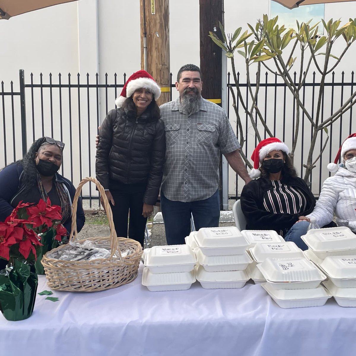 UCCLosAngeles's tweet photo. Yesterday was our Fiing Station Christmas Lunch and Toy Drive! Thank you UCC for all your Toy donations!
And big thanks to all our volunteers yesterday!
Thank you UCC for helping us love OUR city this Christmas season!
#LoveOurCity #ToyDrive #Christmas #ChristmasLunch #Cotk21 https://t.co/Z6OQLFOJ07