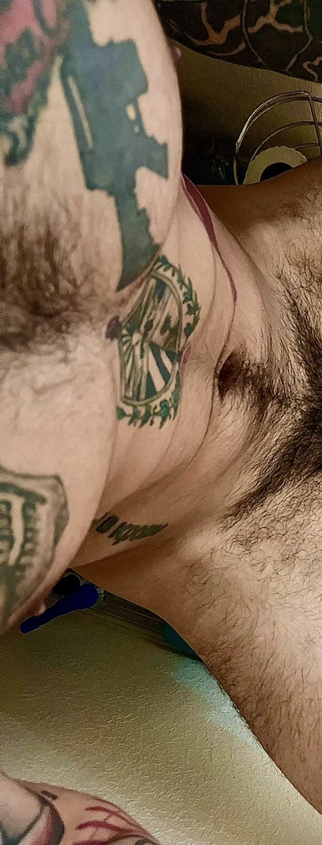 SojMani's tweet photo. Looking down. Rt if you like hairy happy trails 😛 https://t.co/Y20lHMnHJb