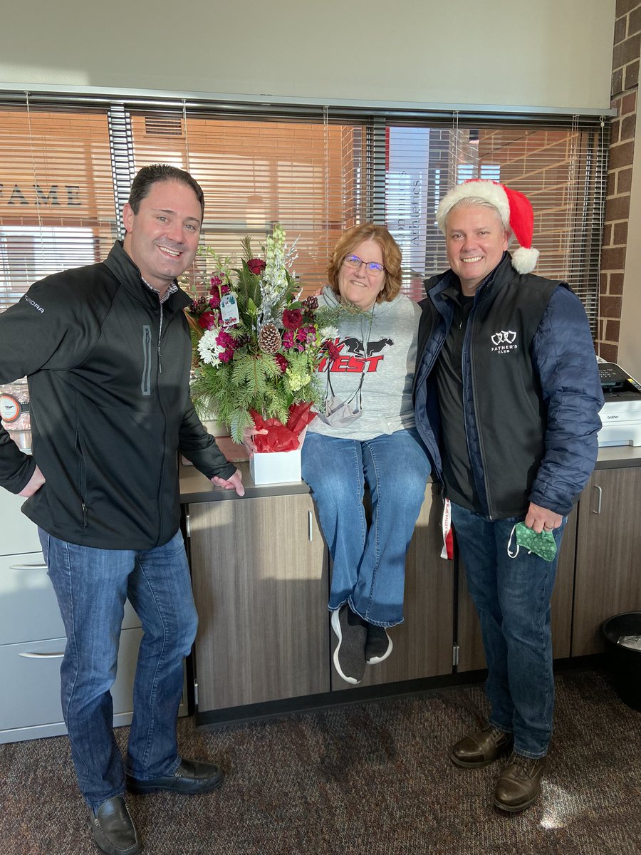 BVWestDads's tweet photo. Mrs. Miller is retiring after 14 years as Chief Gatekeeper and The Great Coordinator at @westjags (+ many other years in @bvschools)! @BVWestDads presented her with flowers, hugs, and leaky eyes as she embarks on life’s next adventure!  

We will miss you, Maureen! @bvwspotlight https://t.co/b4FlK76KxH