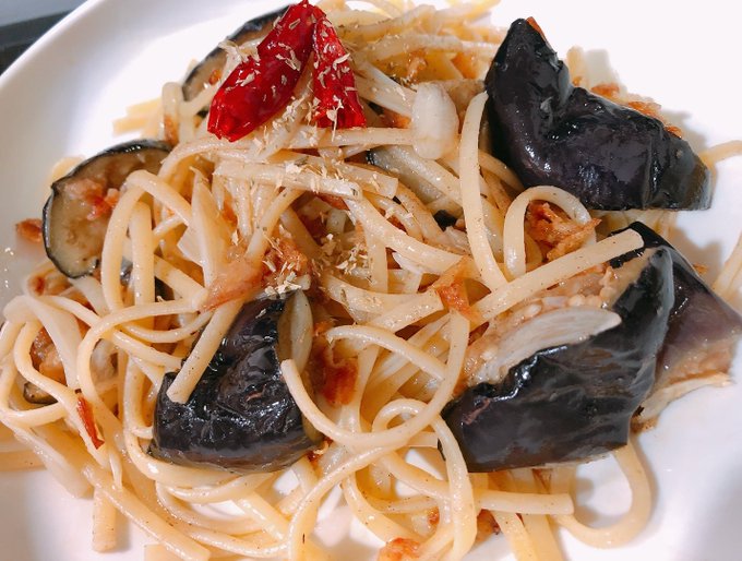 お腹が減ったので急遽作った揚げナスペペロン 