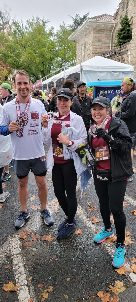 MoveForHunger's tweet photo. Wine not turn your miles into meals? That's what @moverschoice did when they had a team race from Napa 2 Sonoma in the annual half marathon. Their dedication to hunger has helped provide more than 65,000 meals to those in need #ProudPartner #TeamMoveForHunger #YouHadMeAtMerlot https://t.co/Q2luNaQ2F8
