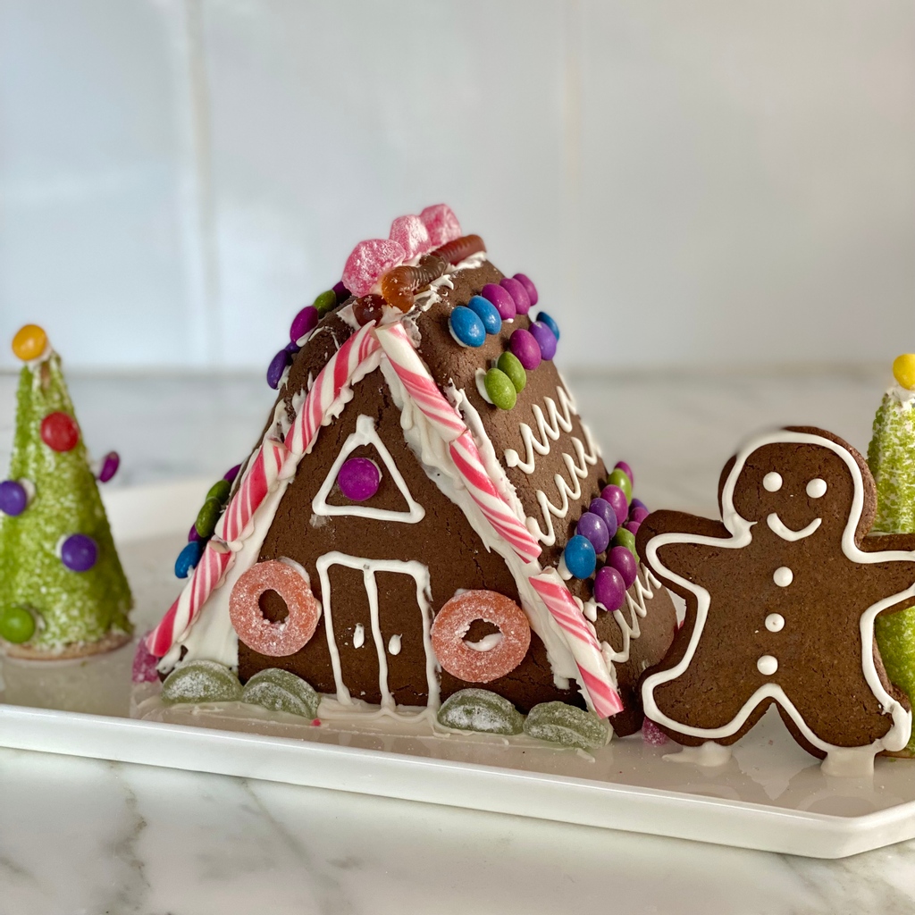 Building a gingerbread house without artificial food coloring is way easier than you would think! We ditched traditional candy and sprinkles for brands with safer ingredients so we wouldn't have to sacrifice health for fun!