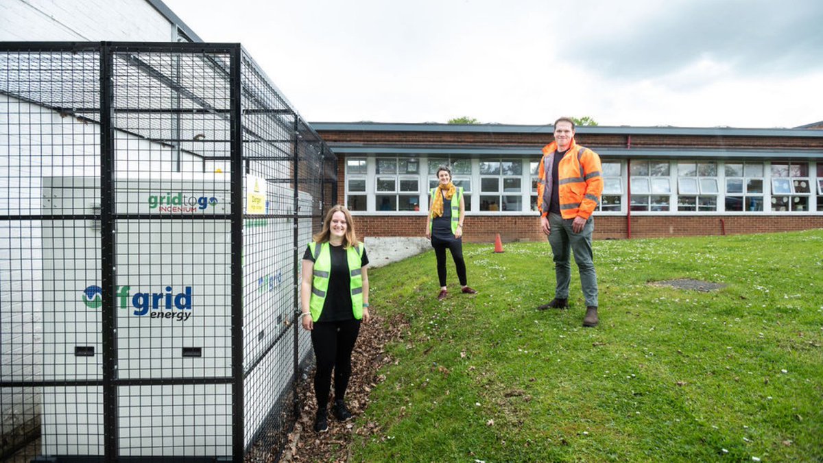 LowCarbonHub's tweet photo. A primary school in Oxfordshire could pave the way to greater sustainability and cost-savings in schools nationwide thanks to a one-of-a-kind trial of green energy storage on school grounds. ⚡💚🌞🏫

Press release by Smarter Grid Solutions: https://t.co/u0RRoHLWqm https://t.co/OXa22pjiEI