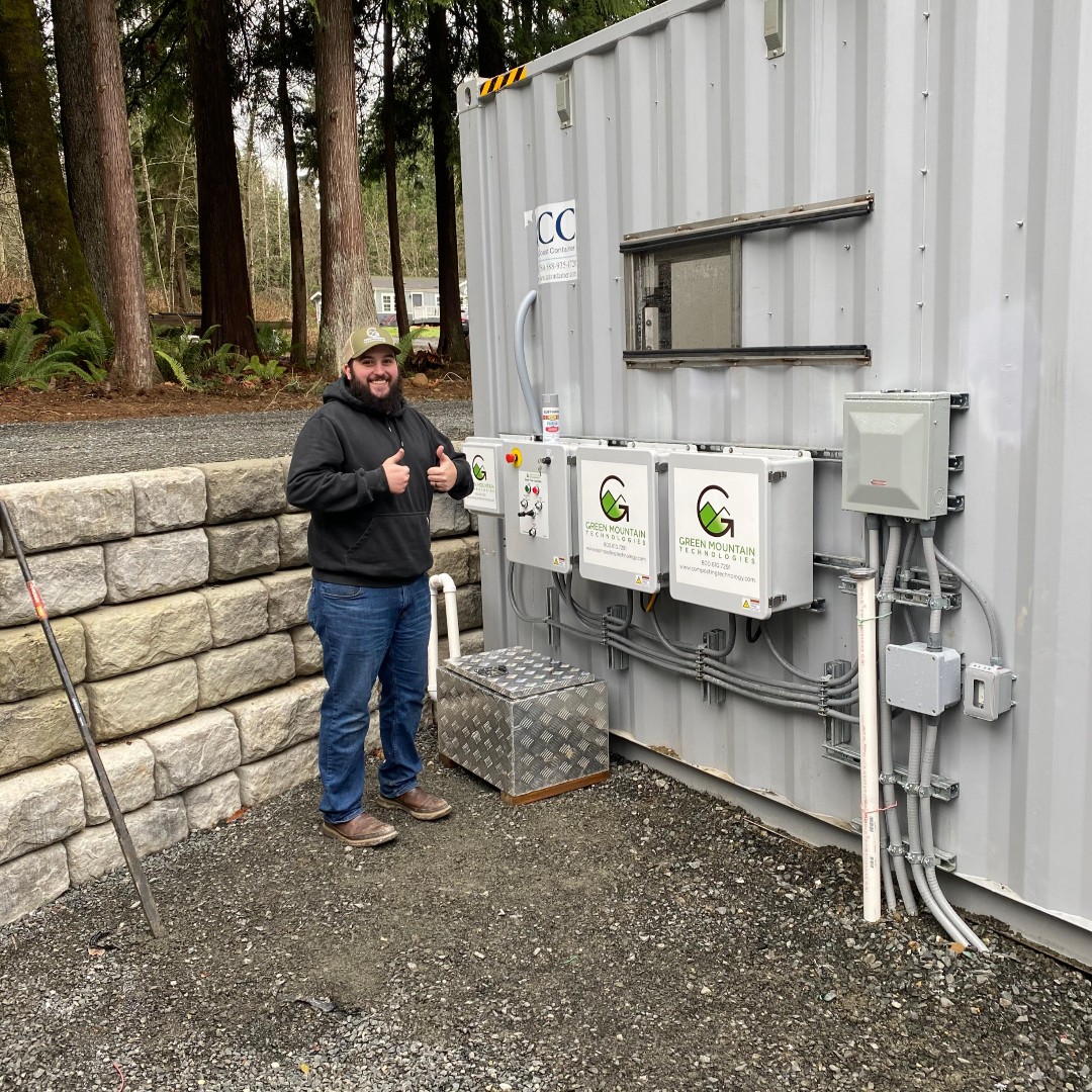GreenMtTech's tweet photo. Wrapping up 2021 with a new Earth Flow install! Sitting in Snohomish, WA this system will compost manure and bedding onsite. Two thumbs up from systems engineer, Cameron for a successful setup! ๐
#composting #manurecomposting #equestrian #composttechnology https://t.co/qVjHg9XHic