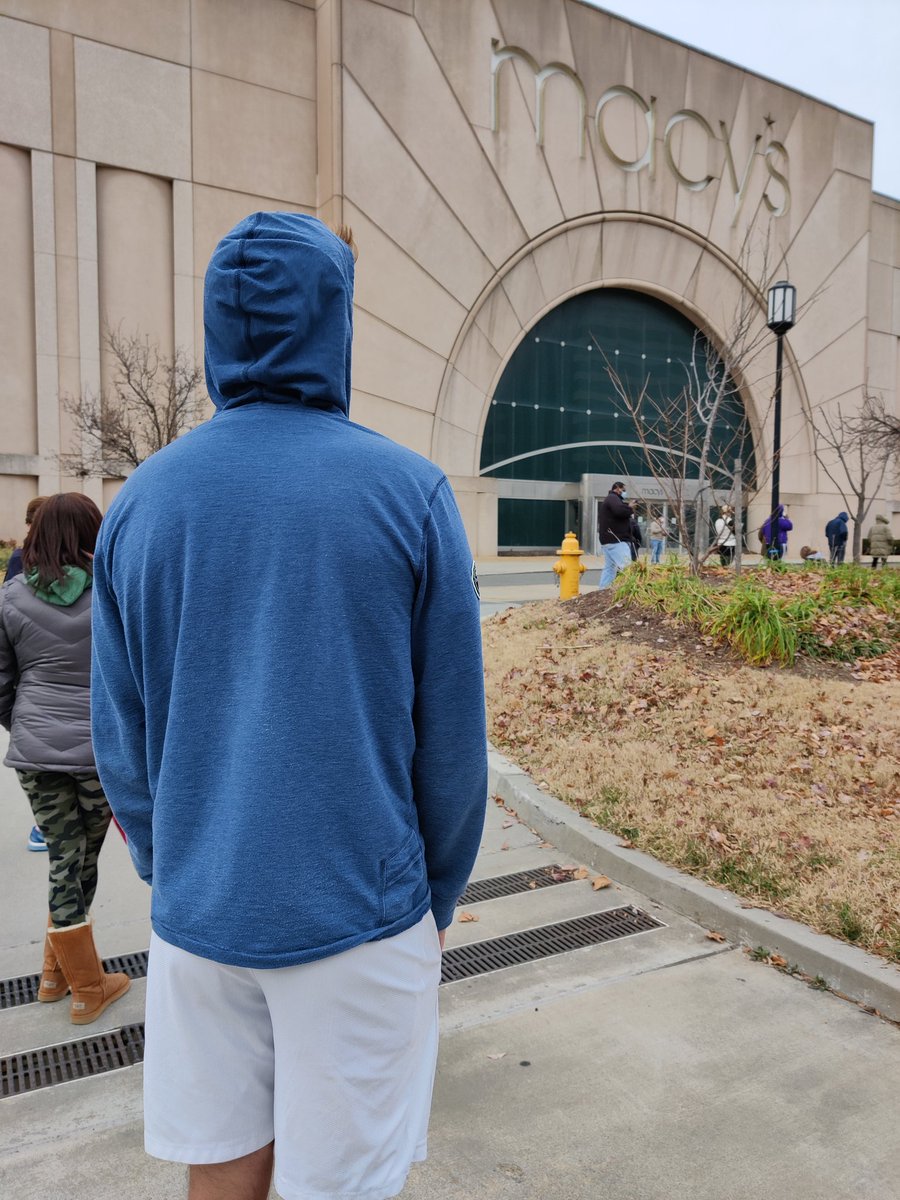 JPCinDC's tweet photo. @CovidClinic inline at your Arlington VA site... But, it's not moving! Wondering if you could help!! https://t.co/uMUF6hpOa6