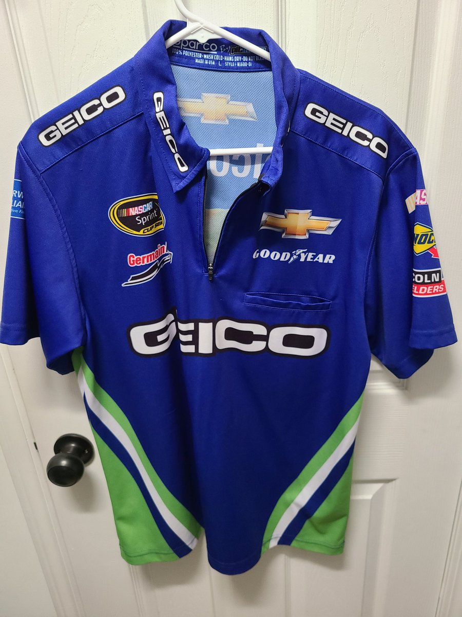 Justin_Fiedler's tweet photo. I want a boatload of retweets if I'm going to give away one or more of my crew shirts... So, follow and retweet for a chance. Large, actual crew shirt from my time at Germain. We'll give it away later today. #nascar https://t.co/Lt9sW98GoM