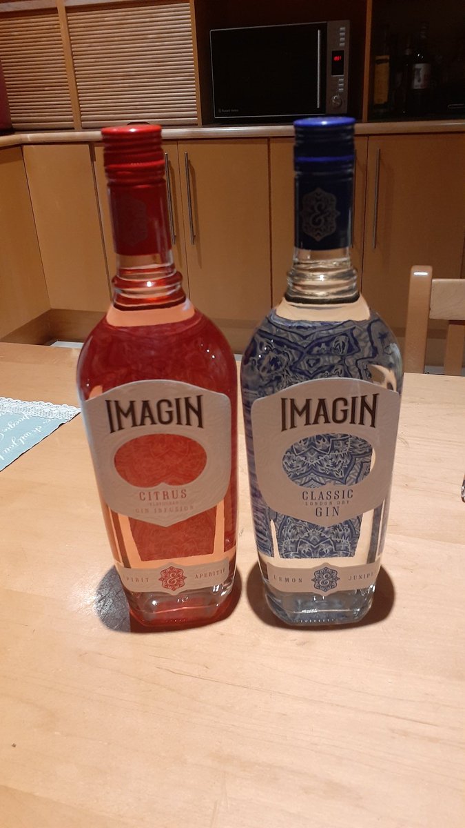 JoeBean13104898's tweet photo. Merry Christmas to me! #GINthings. #Gifts. 😍😋🍹 https://t.co/LXcRIb8TgO