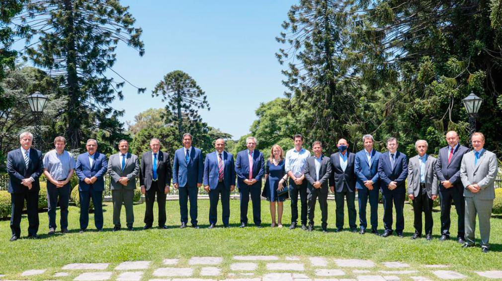 #ahora reunión de trabajo en Olivos, junto a colegas gobernadores con el Presidente de la Nación <a href="/alferdez/">Alberto Fernández</a>