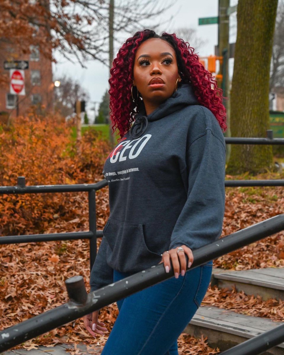 BeKulture's tweet photo. 🗣You glow different when you own the life you live‼️

A fellow #SHEEO sporting her “SHE-EO” hoodie ❤️

🤲🏾Be sure to cop this hoodie, tee, mug or ALL three , shop below 👇🏾

https://t.co/rlaqKG01c0

💚 Shop her cosmetic brand @adorecharbeauty! 
•
#smallbusiness #womeninbusiness https://t.co/JmkXhW2DXB