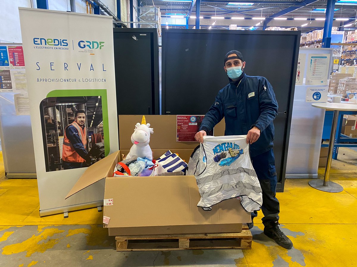 FiftyChpy's tweet photo. Très belle mobilisation des agents de la plateforme @SERVAL_France ! Plus d’une cinquantaine de jouets récoltés en faveur des enfants en situation de précarité en lien avec @DepeMaraude ! 

Merci à tous et à toutes pour cette générosité! Passez de belles fêtes de fin d’année ! 🎄 https://t.co/tERidtHiQ5