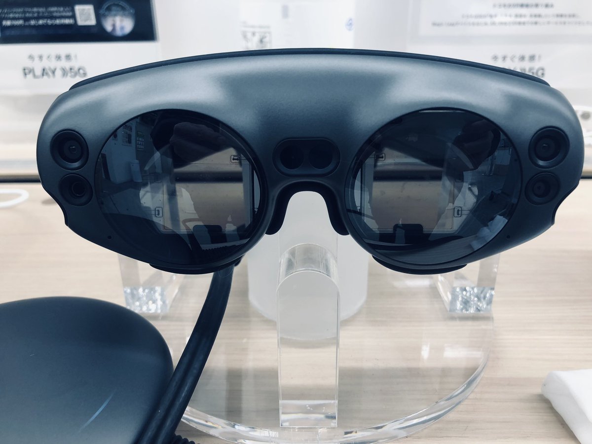 6_dcrc's tweet photo. For the first time, I experienced Magic reap.
I was surprised how high spatial cognitive ability is.
You can put virtual things on table, wall or wherever you want.
The era of digital nature is coming.

#magicreap #MR https://t.co/SLlJoyheFu