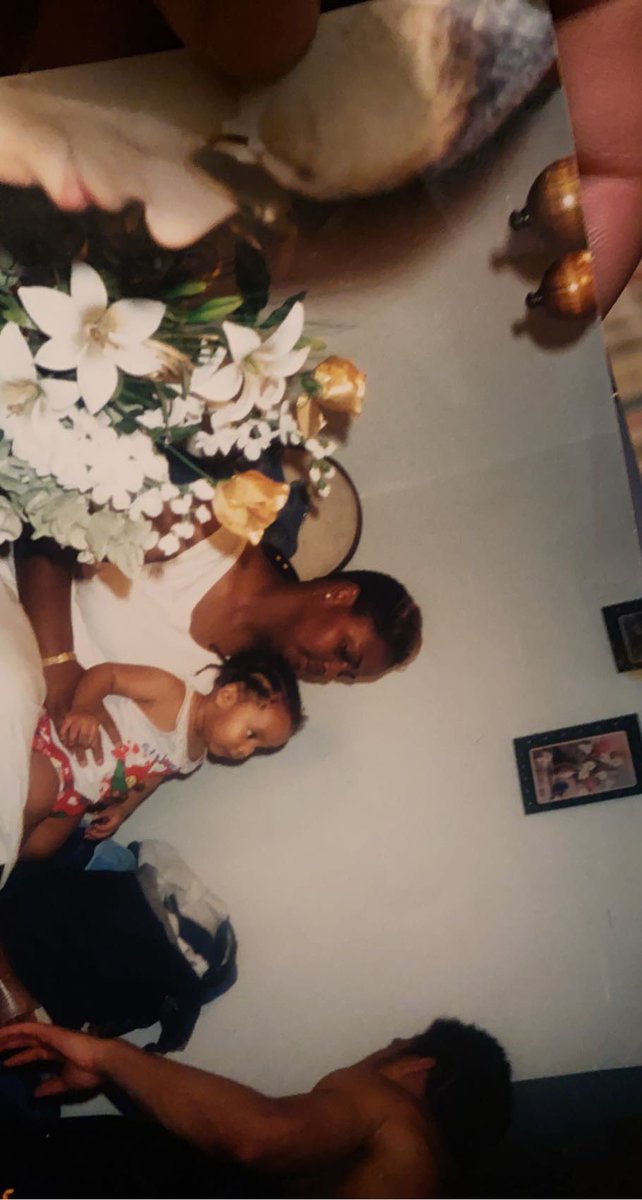 GA_ball_Is_Life's tweet photo. COVID-19 ain’t let my momma see me walk across the stage for undergrad so 16 months later I gave her that experience for my masters…..slattt🖤 https://t.co/QVHp29thjU