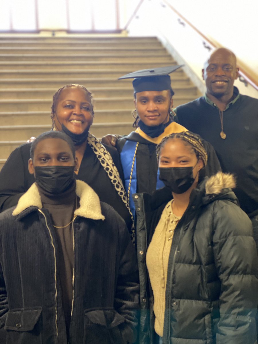 GA_ball_Is_Life's tweet photo. COVID-19 ain’t let my momma see me walk across the stage for undergrad so 16 months later I gave her that experience for my masters…..slattt🖤 https://t.co/QVHp29thjU